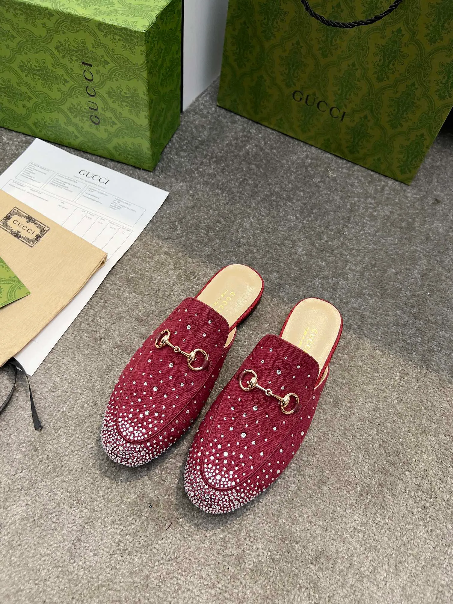 👟👟Ex-factory price 380👟👟 Genuine leather sole +50 Original quality guccisummer's latest limited edition slippers, top quality, purchased genuine development original special hot diamond process classic double G presbyopic inner sheepskin with Italian original board material and craftsmanship are the same as the original! Code number: 35-42,